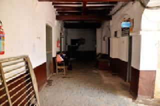 Undiscovered vehicles of the Collector Office were deleted | जिल्हाधिकारी कार्यालयातील बेशिस्त वाहने हटविली Undiscovered vehicles of the Collector Office were deleted | जिल्हाधिकारी कार्यालयातील बेशिस्त वाहने हटविली