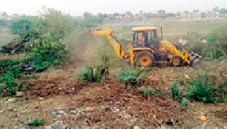 Encroachment at Shingada lake | शिंगाडा तलावावर अतिक्रमण