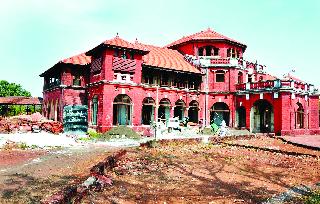 Thiba Palace correction in tourist season | पर्यटन हंगामात थिबा पॅलेसची दुरूस्ती