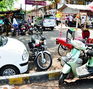 The light of 'RTO' under darkness | ‘आरटीओ’चा दिव्याखाली अंधार