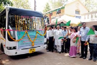 Another minibus in the service of Tadoba tourists | ताडोबा पर्यटकांच्या सेवेत आणखी एक मिनीबस