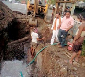 The city's water supply jumped till Thursday | शहराचा पाणी पुरवठा गुरूवारपर्यंत ठप्प The city's water supply jumped till Thursday | शहराचा पाणी पुरवठा गुरूवारपर्यंत ठप्प