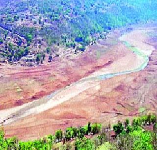 The catchment area of ​​the Dumbh dam is due | डिंभे धरणाचे पाणलोटक्षेत्र झाले माळरान