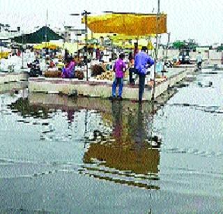 The district was overwhelmed by the trenching rain | जिल्ह्याला तुफानी पावसाने झोडपले