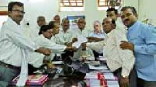 Initiative to help disaster victims | आपत्तीग्रस्त कुटुंबीयांच्या मदतीसाठी पुढाकार Initiative to help disaster victims | आपत्तीग्रस्त कुटुंबीयांच्या मदतीसाठी पुढाकार