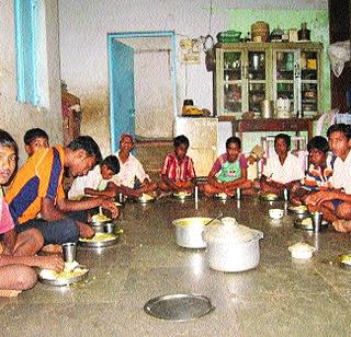 This year's school material is still ready | शालेय साहित्याचा यंदाही घोळ