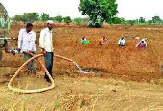 Preparation of paddy on tanker water | टँकरच्या पाण्यावर खरिपाची तयारी Preparation of paddy on tanker water | टँकरच्या पाण्यावर खरिपाची तयारी