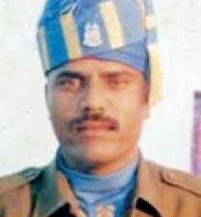 Last salute to Shahida in Pulgaon firecracker | पुलगाव अग्निकांडातील शहिदाला अखेरचा सलाम