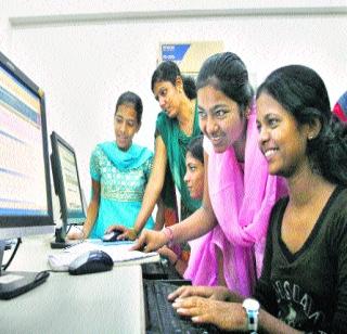 Online admission for online admission | आॅनलाइन प्रवेशासाठी विद्यार्थ्यांची लगबग