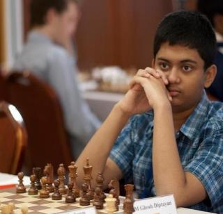 Daphyan Ghosh retains the lead | दीप्तयान घोषचे अग्रस्थान कायम