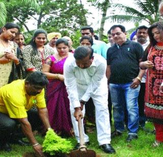 Plantation in Nerul on the occasion of Environment Day | पर्यावरण दिनानिमित्त नेरूळमध्ये वृक्षारोपण