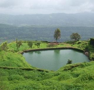 25 feet of water in the Charlotte lake | शार्लेट तलावात २५ फूट पाणी 25 feet of water in the Charlotte lake | शार्लेट तलावात २५ फूट पाणी