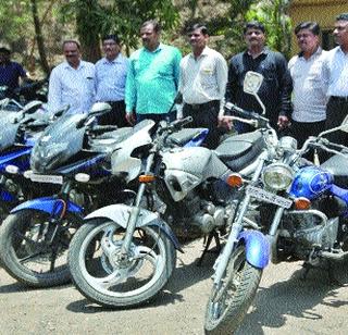 Two-wheeler gang racket | दुचाकी चोरणारी टोळी गजाआड