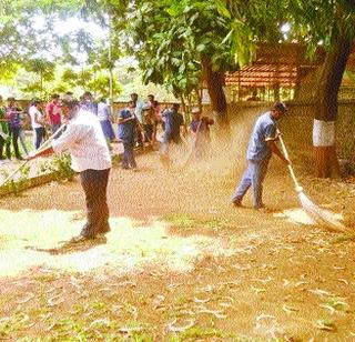 Cleanliness campaign in the city's gardens | शहरातील उद्यानांमध्ये स्वच्छता अभियान