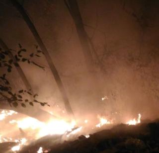Worli fire fire control | वरळीतल्या भीषण आगीवर नियंत्रण Worli fire fire control | वरळीतल्या भीषण आगीवर नियंत्रण