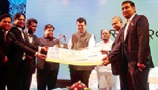 SMS Waroz Cotton Company's Vasundhara Award | एसएमएस वाळुज सीईटीपी कंपनीला वसुंधरा पुरस्कार SMS Waroz Cotton Company's Vasundhara Award | एसएमएस वाळुज सीईटीपी कंपनीला वसुंधरा पुरस्कार