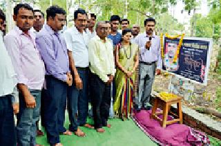 Collective tribute to teachers who have been victimized by the government policy | शासन धोरणाचे बळी ठरलेल्या शिक्षकाला सामूहिक श्रद्धांजली