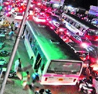 PMP bus road 'Rusli' | पीएमपी बस रस्त्यात ‘रुसली’