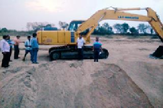 Action on miners excavators | गौण खनिजाचे उत्खनन करणाऱ्यांवर कारवाई