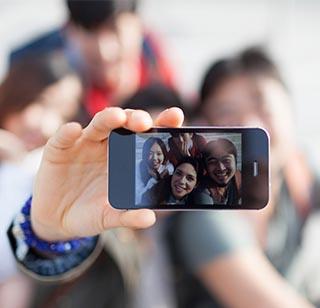 After a trip, take a lot of selfies, stay happy ..! | सहलीला गेल्यानंतर भरपूर सेल्फी काढा, आनंदात रहा..!