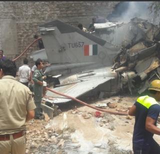 Rajasthan crashed MiG 27 aircraft, pilot safely | राजस्थानमध्ये कोसळले MiG 27 विमान, पायलट सुखरूप