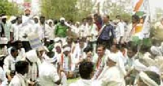 Stop the path of NCP in Arni | आर्णी येथे राष्ट्रवादी काँग्रेसचा रास्ता रोको