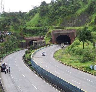 The Mumbai-Pune Expressway will be closed on June 15-16 | १५-१६ जून रोजी मुंबई-पुणे एक्स्प्रेस वे राहणार बंद