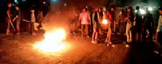 Four persons arrested for idolatry | मूर्ती विटंबनाप्रकरणी चौघांना अटक Four persons arrested for idolatry | मूर्ती विटंबनाप्रकरणी चौघांना अटक