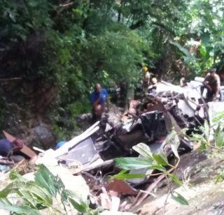 Bus collapses in Assam, 29 killed, 9 injured | आसाममध्ये दरीत कोसळली बस, 29 जणांचा मृत्यू, 9 जखमी