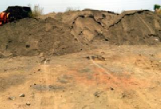 Invalid sand shed in the absence of recognition | मान्यता नसतानाही रेतीचे अवैध साठे