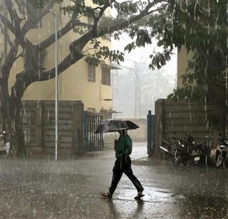 In Mumbai, make the most of the rainy season | मुंबईत 'या' ठिकाणी करा पावसातील धमाल-मस्ती