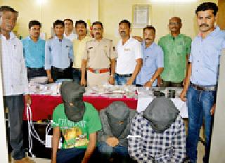 17 accused accused of burglary | १७ घरफोडी करणारे आरोपी अटकेत 17 accused accused of burglary | १७ घरफोडी करणारे आरोपी अटकेत