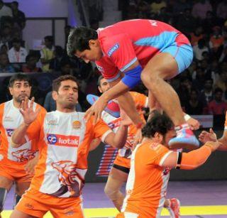 First match of the Pro Kabaddi League in Mumbai | प्रो कबड्डी लीगचा पहिला सामना मुंबईत