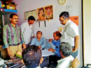 In search of bogus seeds | बोगस बियाण्याच्या शोधात धाडसत्र In search of bogus seeds | बोगस बियाण्याच्या शोधात धाडसत्र