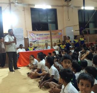 Attend 1 hour at the school ground, get 10 points - Sports Minister Vinod Tawde | शालेय मैदानावर १ तास उपस्थित राहा, १० गुण मिळवा- क्रीडामंत्री विनोद तावडे