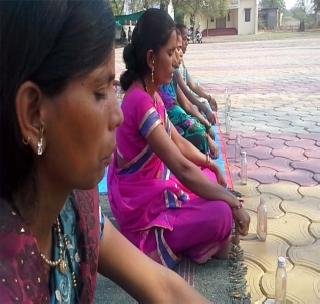 Yoga day is like 'Yoga' of women! | योग दिनी महिलांचा असाही ‘योग’!