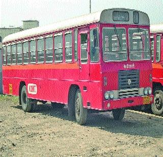 60 buses of KDMT in Dhule | केडीएमटीच्या ६० बस पडल्या धूळखात 60 buses of KDMT in Dhule | केडीएमटीच्या ६० बस पडल्या धूळखात
