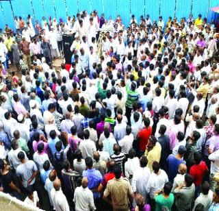 After the press, a grand front | दबावानंतरही निघाला भव्य मोर्चा After the press, a grand front | दबावानंतरही निघाला भव्य मोर्चा