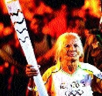 106-year-old woman in the Olympic Torch handed over | आॅलिम्पिक मशाल १0६ वर्षीय महिलेच्या हाती