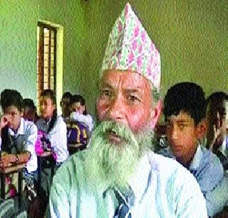 68-year-old grandfather went to school! | ६८ वर्षांचे आजोबा चालले शाळेला!