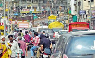 Metro traffic hit | मेट्रोच्या कामाचा वाहतुकीला फटका