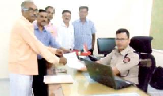 Lay the drawings of the killers in the district | मारेकऱ्यांची रेखाचित्रे जिल्हाभर लावा Lay the drawings of the killers in the district | मारेकऱ्यांची रेखाचित्रे जिल्हाभर लावा