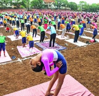 Yogasana has become the sunrise | योगासनाने झाले सूर्यदर्शन