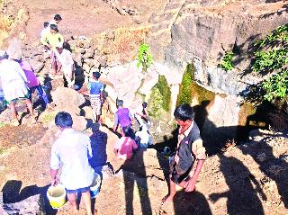 The Khadakwadi villagers created a united look | खडकवाडी ग्रामस्थांनी घडवले एकजुटीचे दर्शन