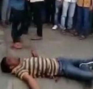 Scandalized, video captured by the eyewitness | धक्कादायक, युवकाला भोसकण्याचा प्रत्यक्षदर्शींनी काढला व्हिडीओ