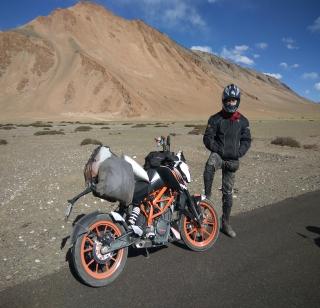 Travel from Kanyakumari to Leh from Solapur Bike Bike ... crossed 4256 km | सोलापूरच्या तरूणाचा बाईकवरून कन्याकुमारी ते लेह प्रवास... पार केले ४२५६ किमी अंतर