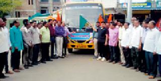 Free patient bus service on behalf of Shivsena | शिवसेनेच्या वतीने मोफत रुग्ण बस सेवा सुरू Free patient bus service on behalf of Shivsena | शिवसेनेच्या वतीने मोफत रुग्ण बस सेवा सुरू