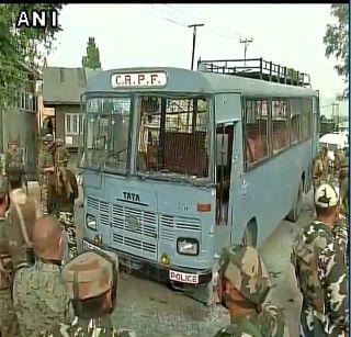 Jammu Kashmir - CRPF jawans have been attacked, 8 jawans martyrs | जम्मू काश्मीर - सीआरपीएफ जवानांवर दहशतवादी हल्ला, 8 जवान शहीद