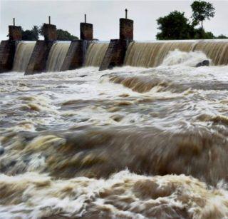 Rainwater harvesting opened in ponds, in a span of one and a half million liters of water storage in 24 hours | तलावांमध्ये पावसाने खाते उघडले, 24 तासांत दीड हजार दशलक्ष लीटर जलसाठा