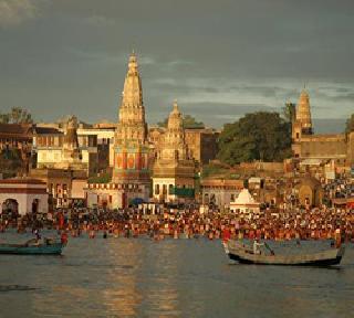 After the death of the woman, Pandharpur came to the place of worship | महिलेच्या मृत्यूनंतर पंढरपूर देवस्थानला आली जाग